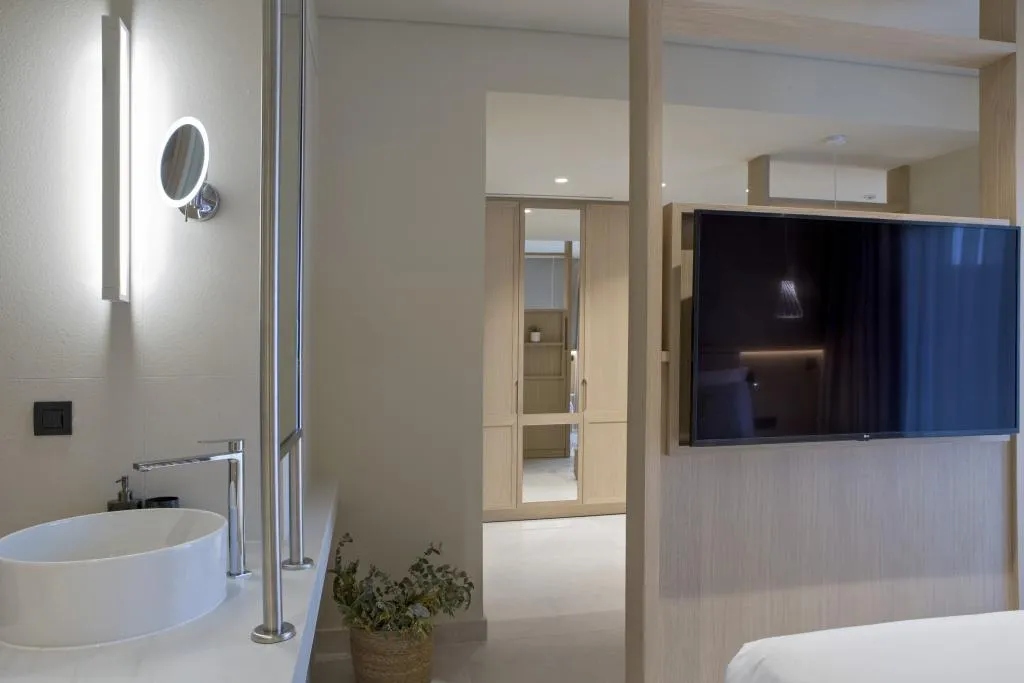 JUNIOR SUITE SEA VIEW Room, MERAVIA Leonardo Limited Edition, Halkidiki