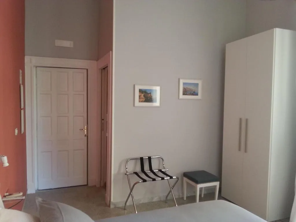Room, B&B Marange, Naples