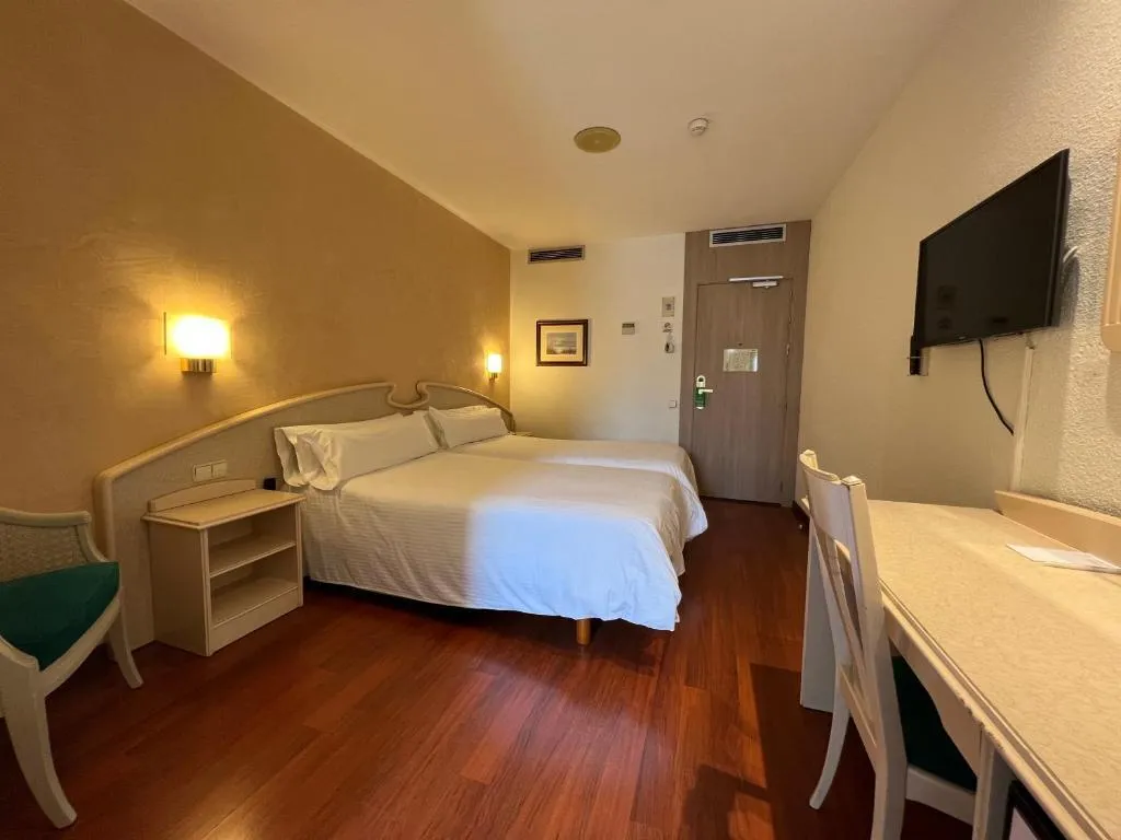 DOUBLE ECONOMY Room, Lleo, Barcelona
