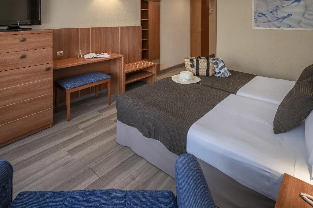 DOUBLE WITH BALCONY Room, GHT Aquarium & Spa, Costa Brava