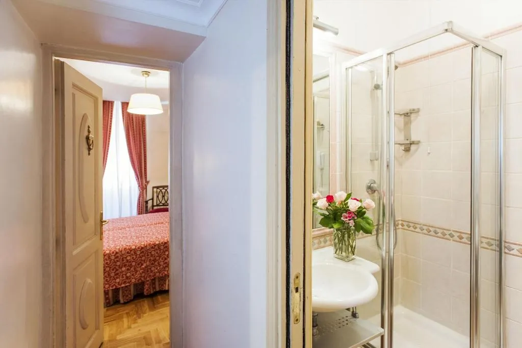 Room, Hotel Due Torri, Rome