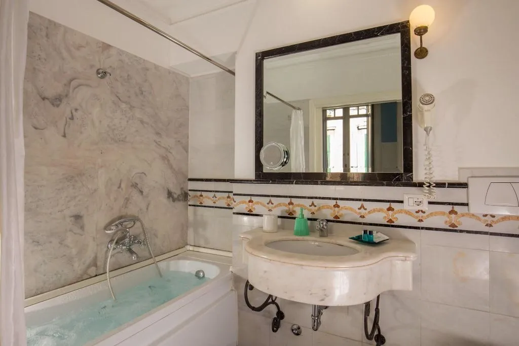 TRIPLE STANDARD Room, Emona Aquaeductus, Naples