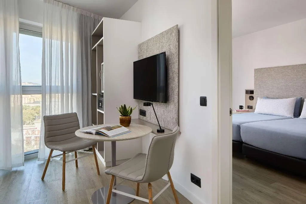 JUNIOR SUITE STANDARD Room, INNSiDE by Meliá Barcelona Apolo, Barcelona