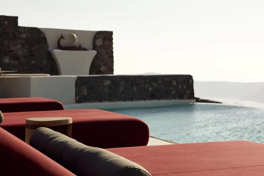 Sports and Entertainment, White Pearl Cavalieri, Santorini