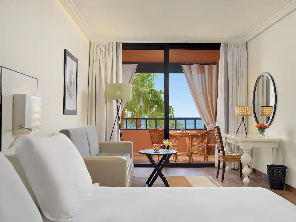 FAMILY ROOM STANDARD Room, H10 Costa Adeje Palace, Tenerife