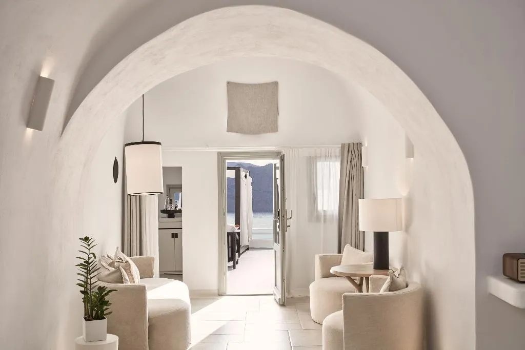 SUITE DELUXE WITH PRIVATE POOL Room, Charisma Suites, Santorini