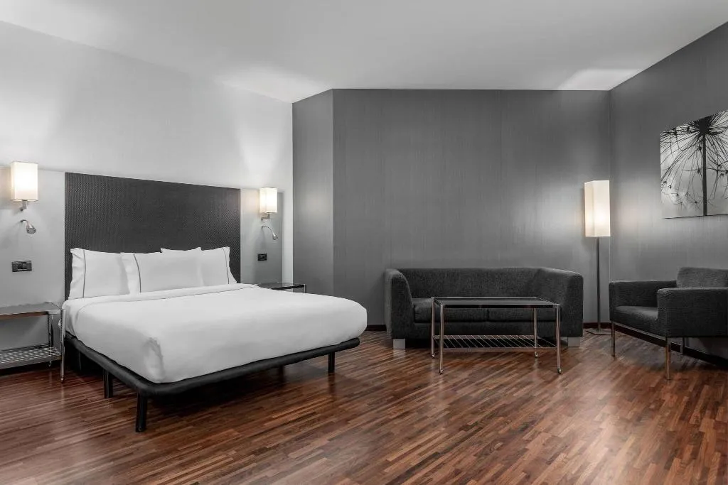 DOUBLE QUEEN SIZE BED Room, AC Madrid la Finca, Madrid