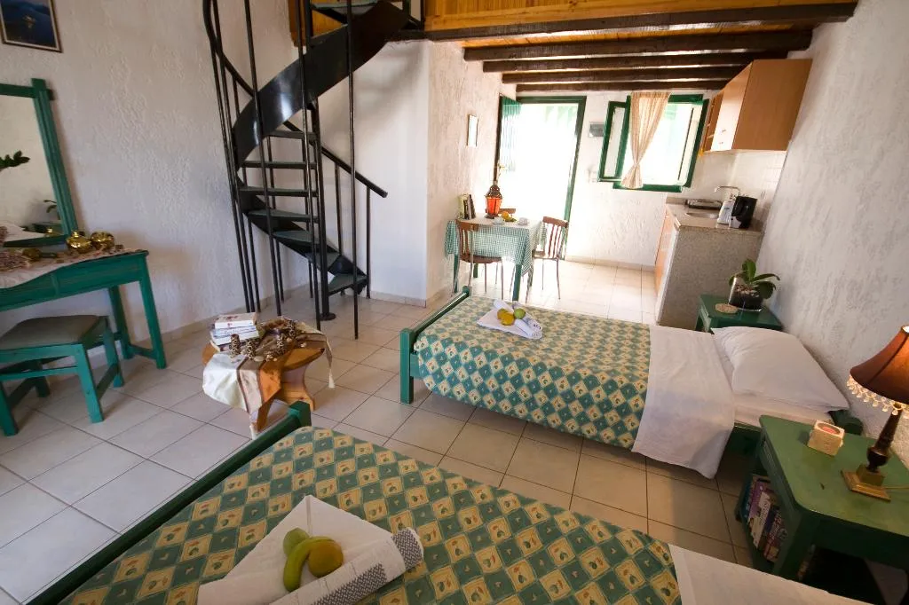 STUDIO CAPACITY 3 Room, Anemi Studios & Apartments, Crete