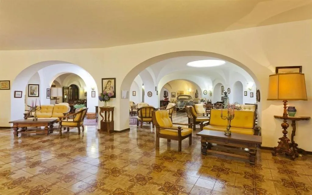 Lobby, Terme San Valentino, Naples