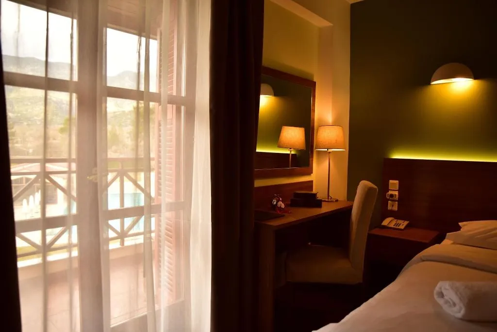 Room, Mont Helmos, Athens