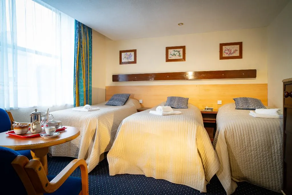 TRIPLE STANDARD Room, Ashley Hotel, Cork
