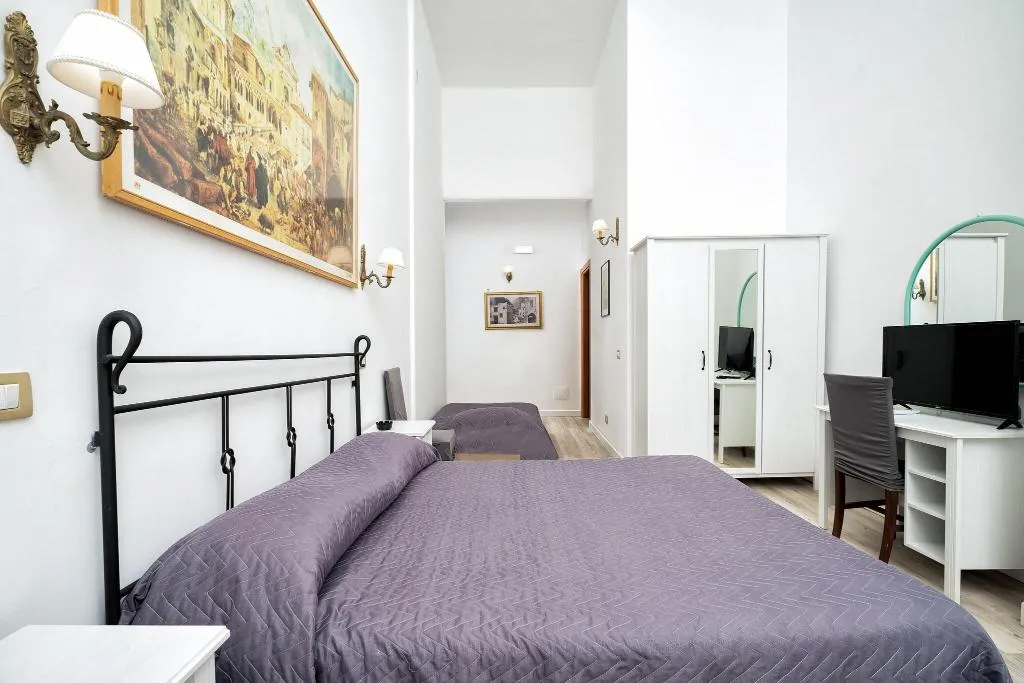 FAMILY ROOM WITH DOUBLE BED Room, Fontana, Naples