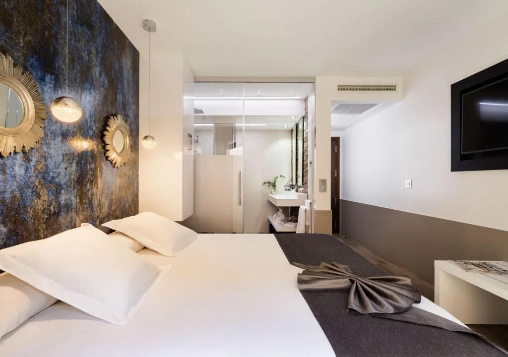 Room, Francisco I, Madrid