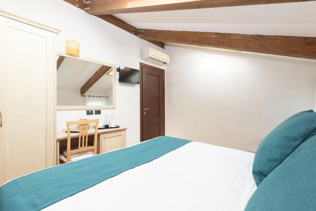 TRIPLE CLASSIC Room, Casale Antonietta, Naples