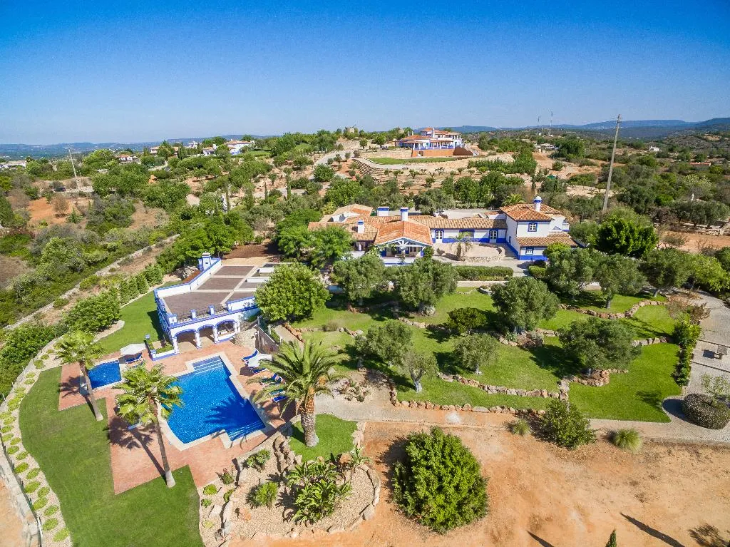 VILLA FIVE BEDROOMS TWO BATHROOMS Room, Shantivillas, Algarve