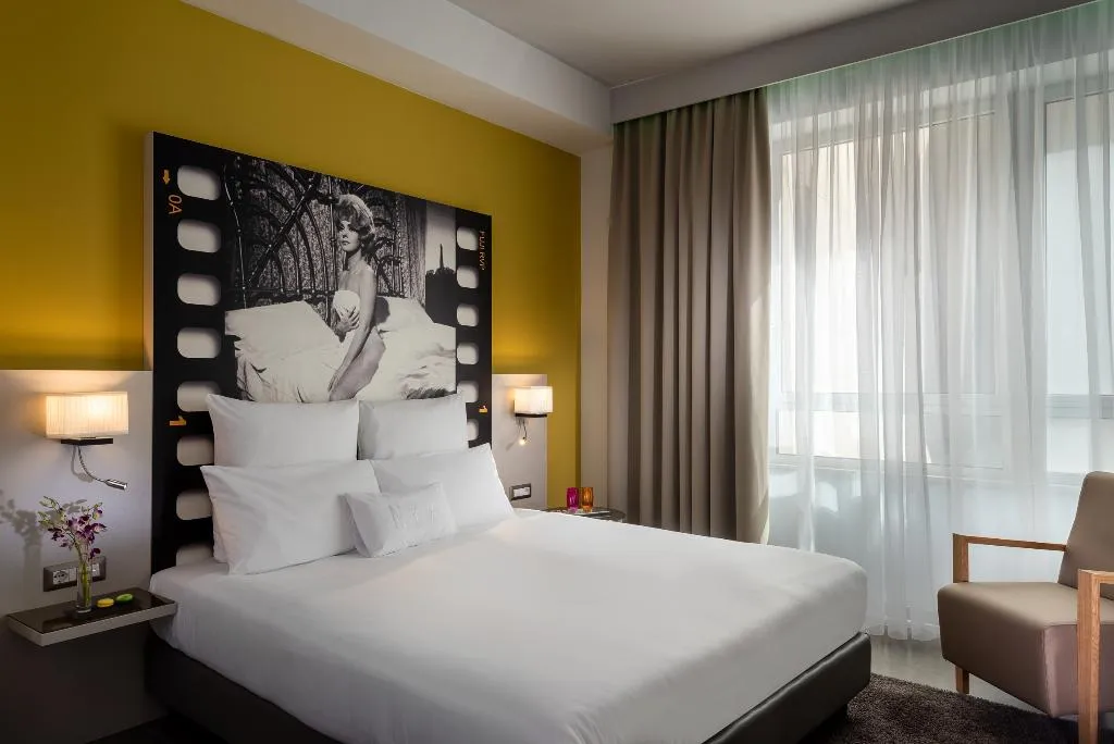 SINGLE DELUXE Room, NYX Hotel Milan by Leonardo Hotels, Milan