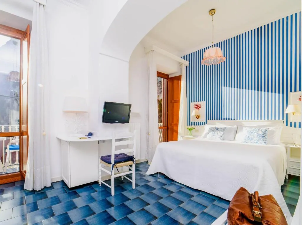 Double or Twin PARTIAL OCEAN VIEW Room, La Bussola, Naples