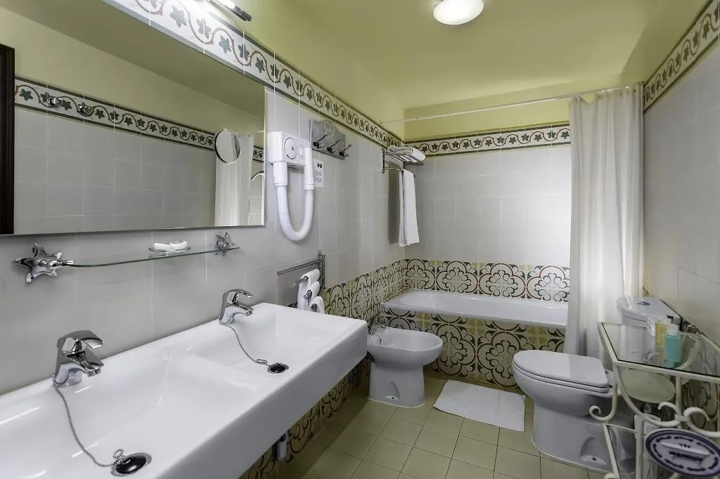 Room, El Rey Moro, Seville