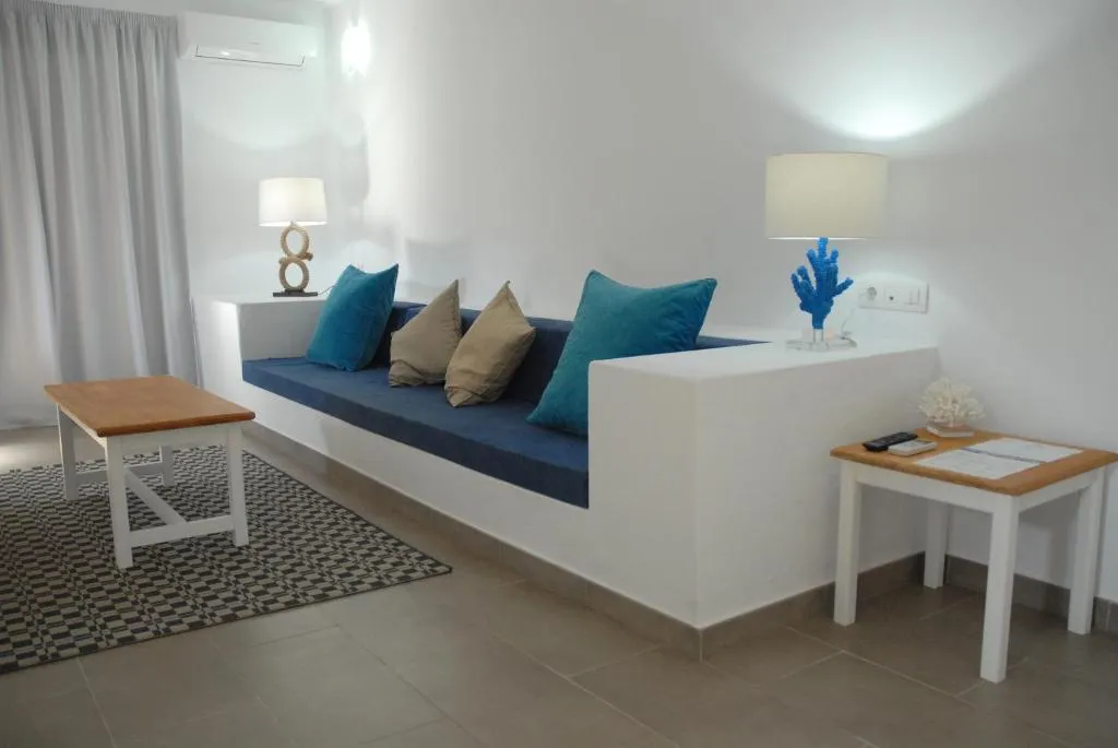 APARTMENT OCEAN VIEW QUEEN BED Room, Neptuno Suites, Lanzarote