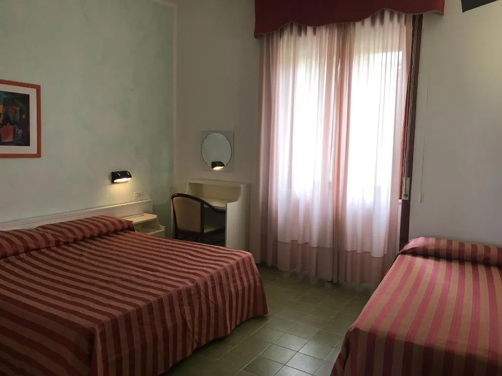 Room, Sporting Club America, Naples