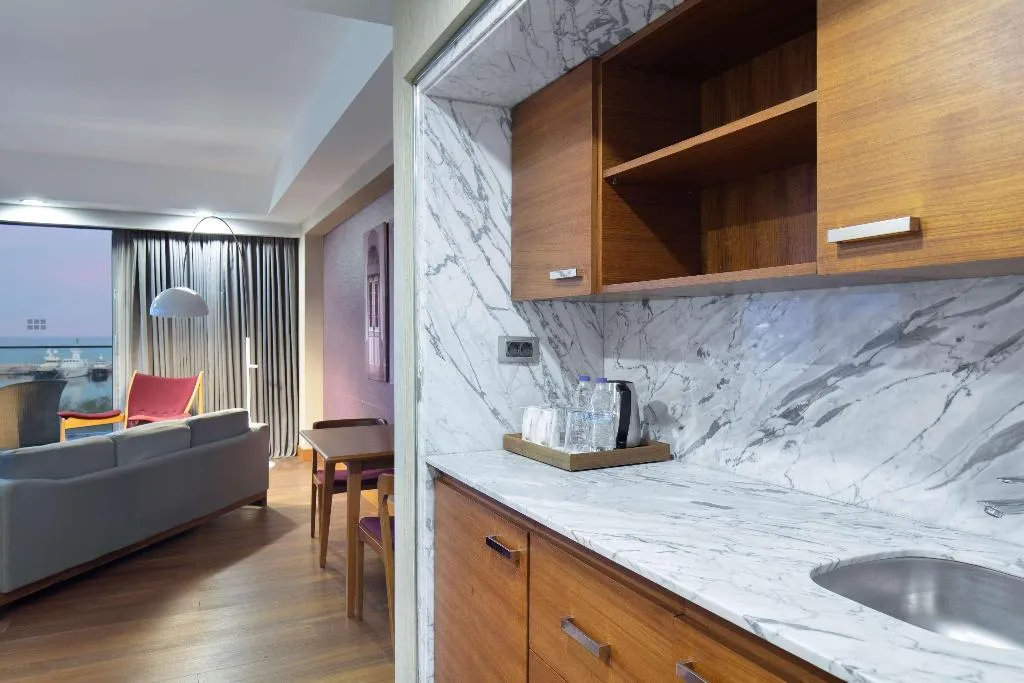 SUITE MARINA VIEW Room, DoubleTree by Hilton Kusadasi, Izmir