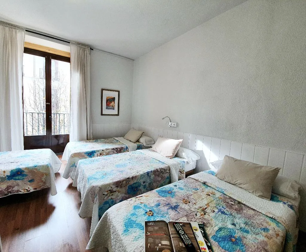 QUADRUPLE STANDARD Room, Hostal Alicante, Madrid
