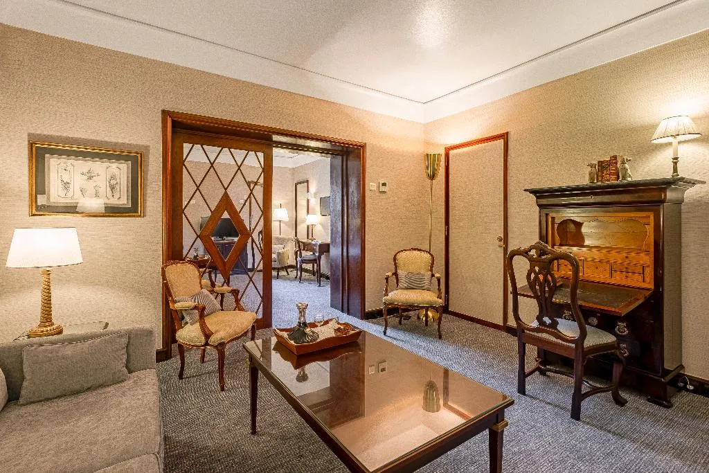 JUNIOR SUITE ONE BED Room, Lisboa Plaza, Lisbon