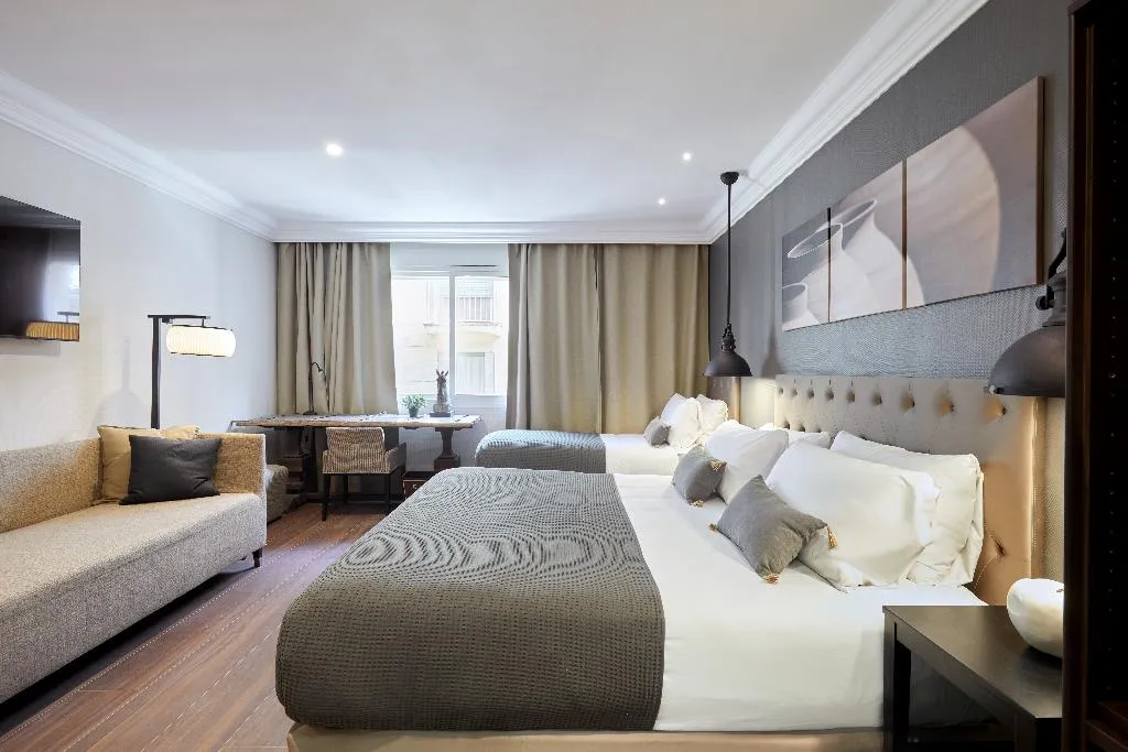 TRIPLE STANDARD Room, Hotel Cortes Rambla, Barcelona