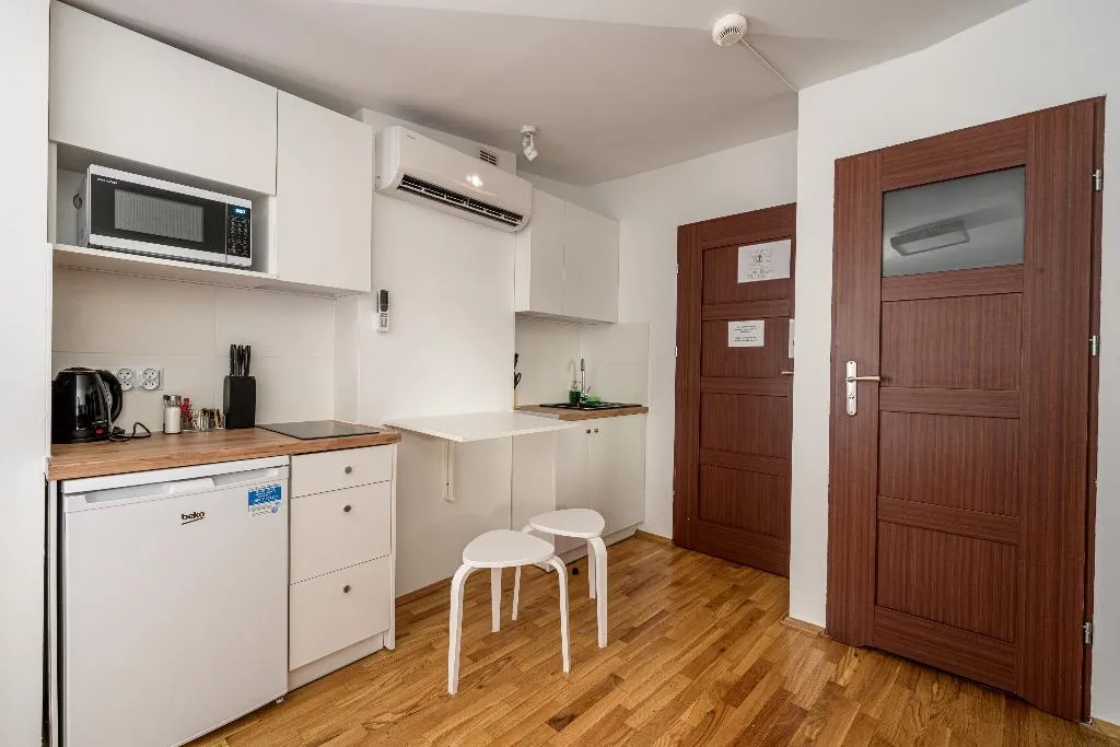STUDIO ONE BEDROOM ONE BATHROOM Room, On/set Aparthotel, Krakow