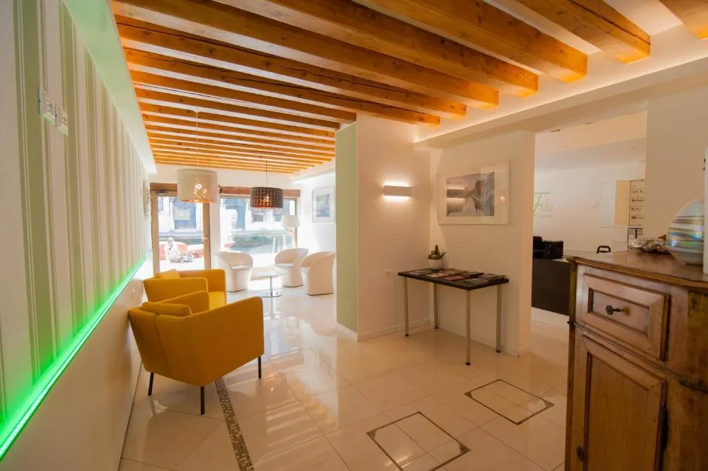 Lobby, Leone, Venice