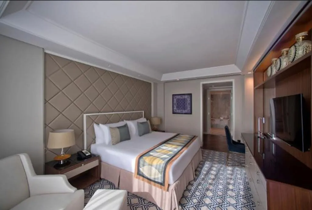 SUITE LUXURY Room, Taj Dubai, Dubai