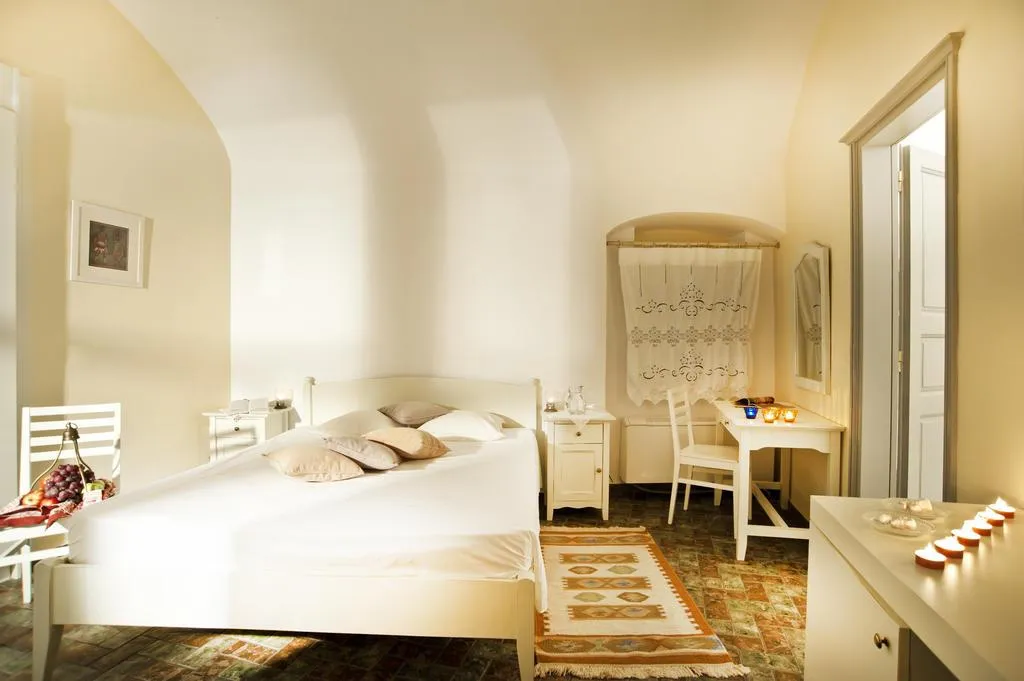 SUITE STANDARD Room, Markezinis Suites, Santorini