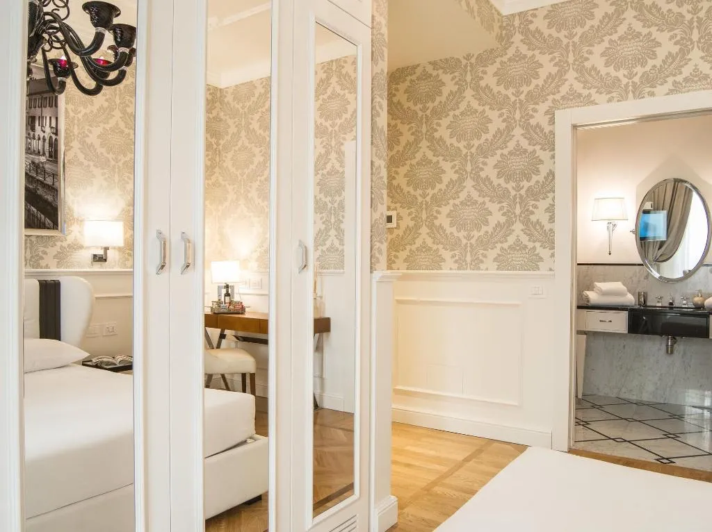 Room, Luxury Duomo Rooms, Milan