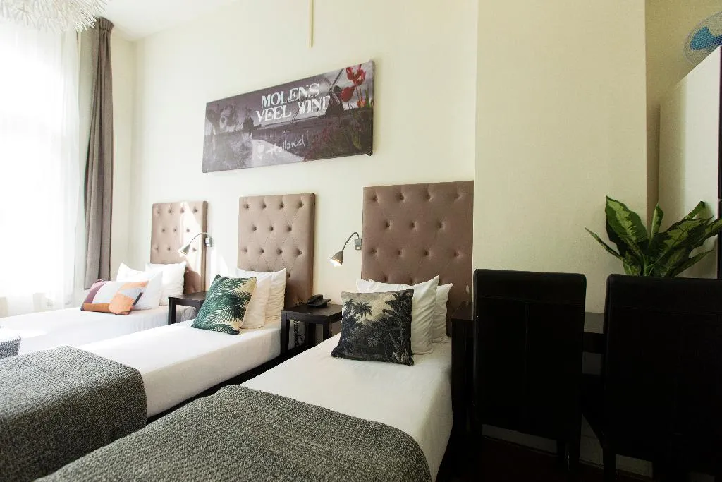 TRIPLE STANDARD Room, Quentin England Hotel, Amsterdam