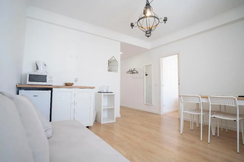 QUADRUPLE POOL VIEW Room, Villa Paraiso Da Caparica, Lisbon