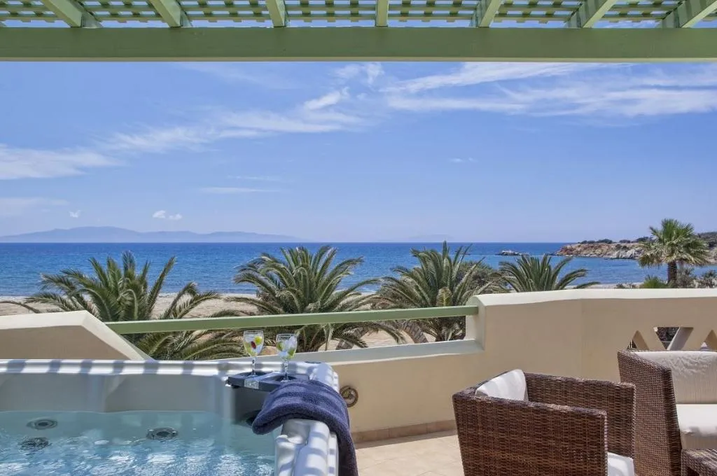 SUITE WITH JACUZZI Room, Finikas Hotel Naxos, Mykonos