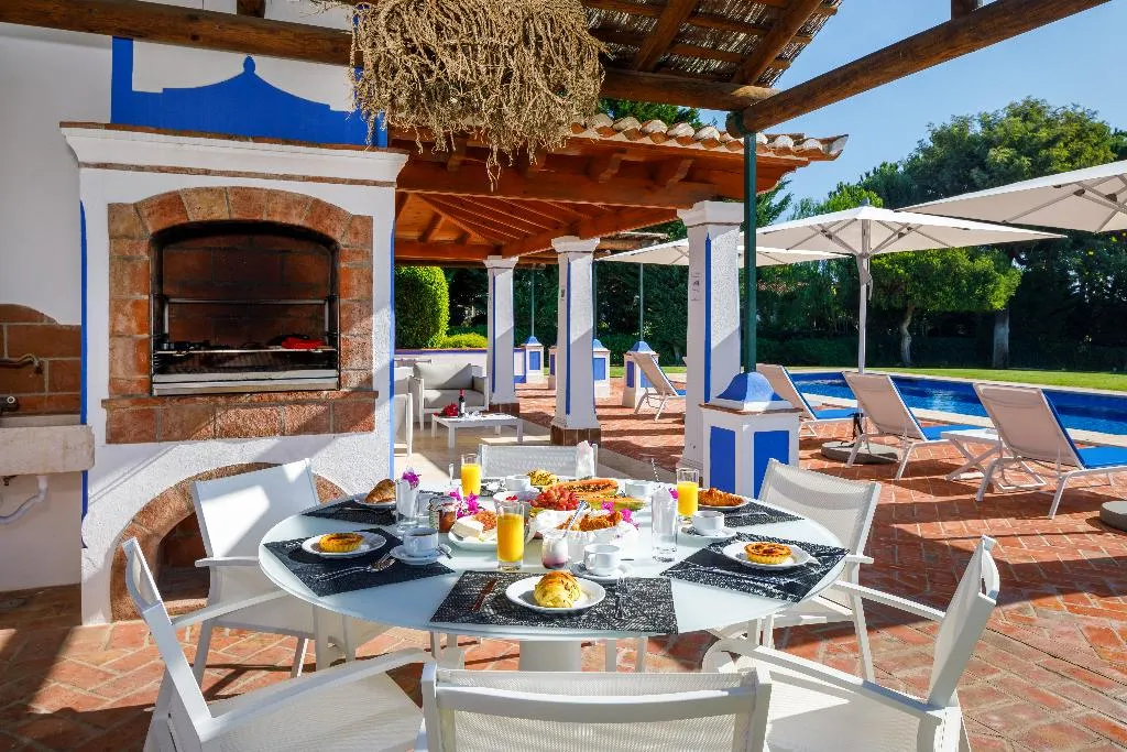 VILLA THREE BEDROOMS Room, Shantivillas, Algarve