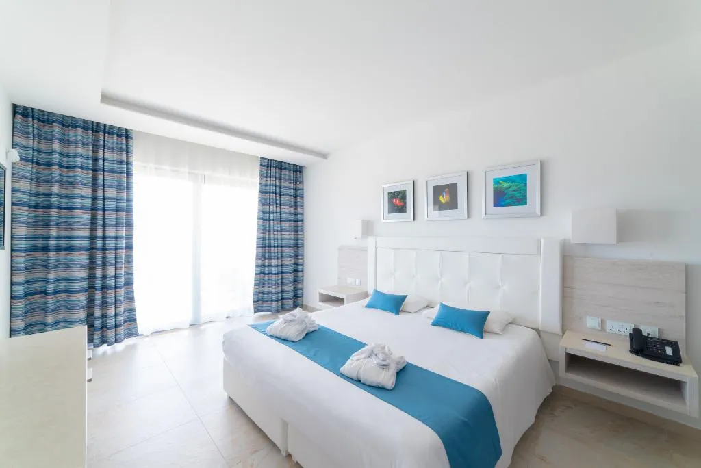 Double or Twin DELUXE Room, The Ramla Bay Resort, Malta