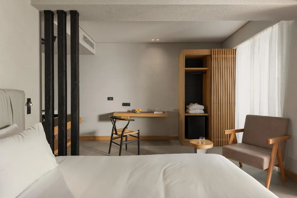 SUITE DELUXE WITH PRIVATE POOL Room, Ikones Seafront Luxury Suites, Crete