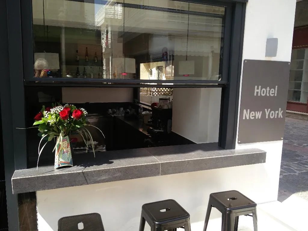 Bar, New York, Rhodes