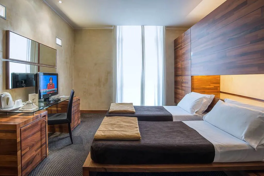 Double or Twin SUPERIOR Room, Tritone, Rome