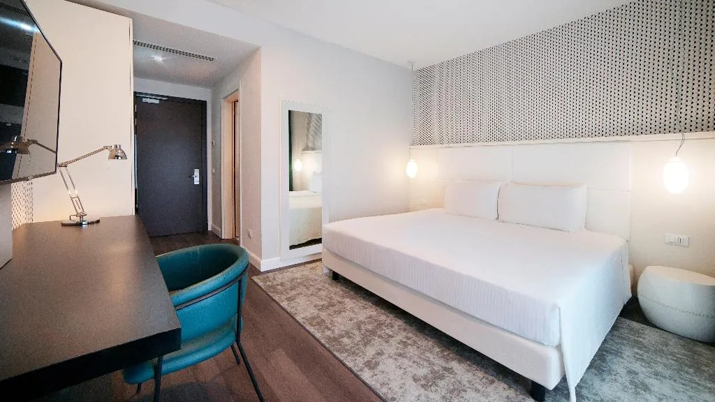 DOUBLE WITH DOUBLE BED Room, Voco Nola - Naples Vulcano Buono by IHG, Naples