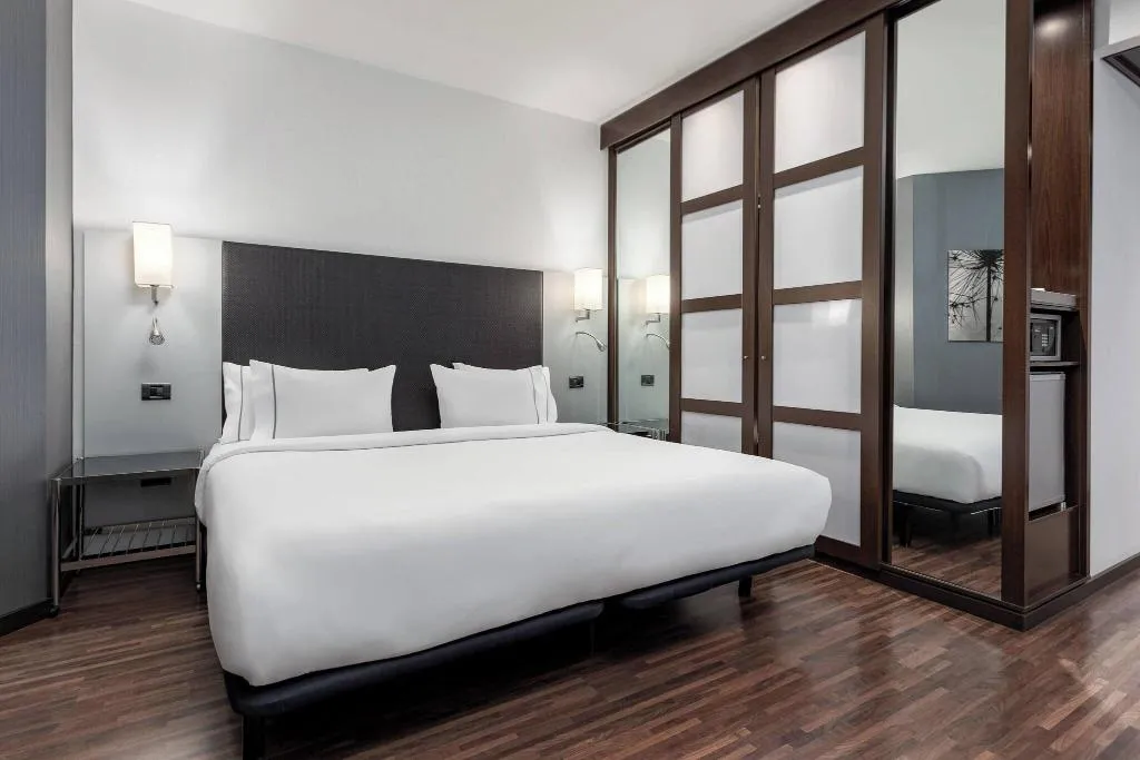 DOUBLE QUEEN SIZE BED Room, AC Madrid la Finca, Madrid