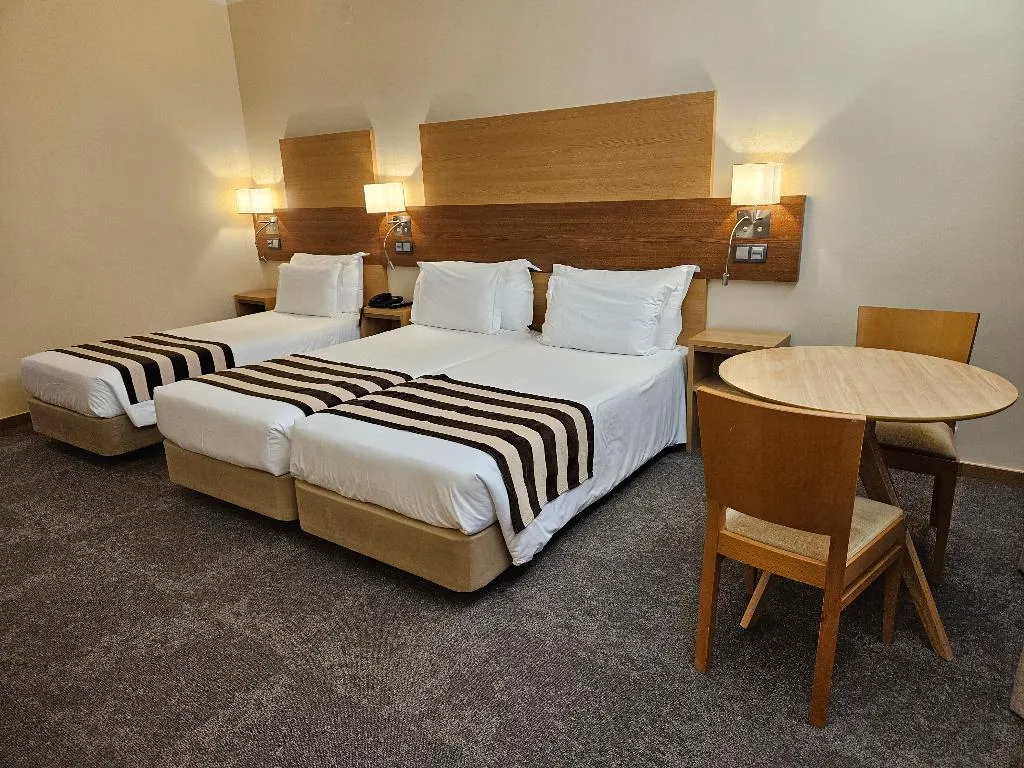 TWIN CAPACITY 3 Room, Hotel Principe Lisboa, Lisbon