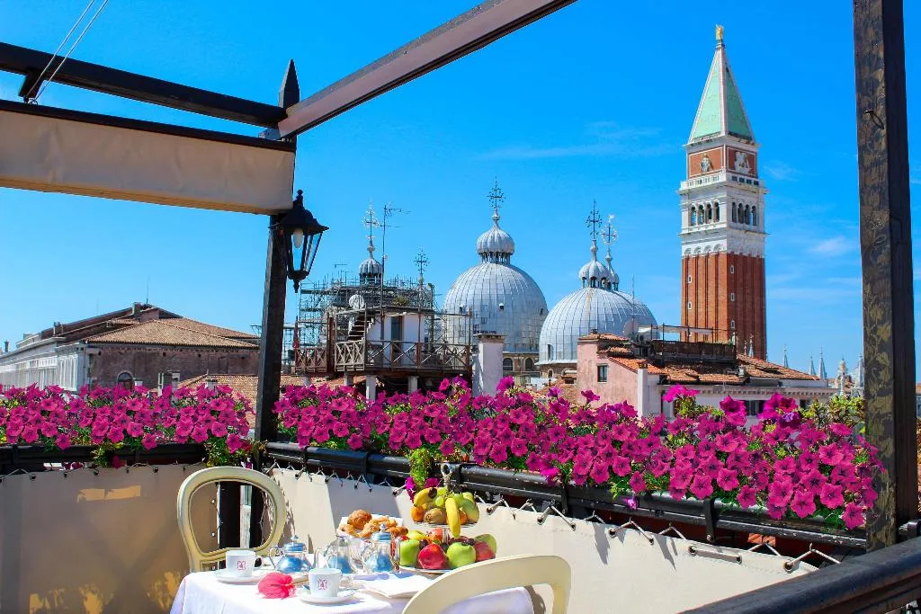 Room, Colombina, Venice