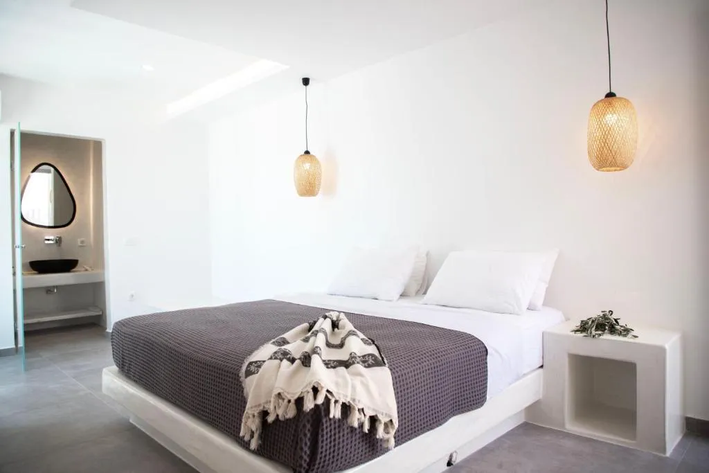 SUITE DELUXE Room, Caldera Cliff Illusion Suites, Santorini