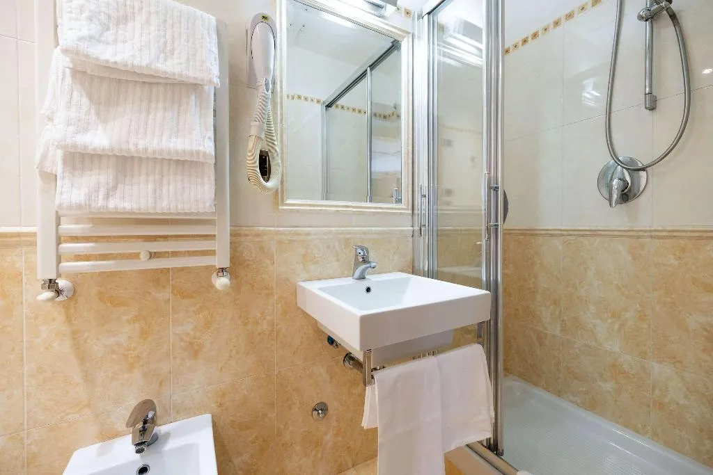 TWIN NON SMOKING Room, Clarion Collection Hotel Principessa Isabella, Rome