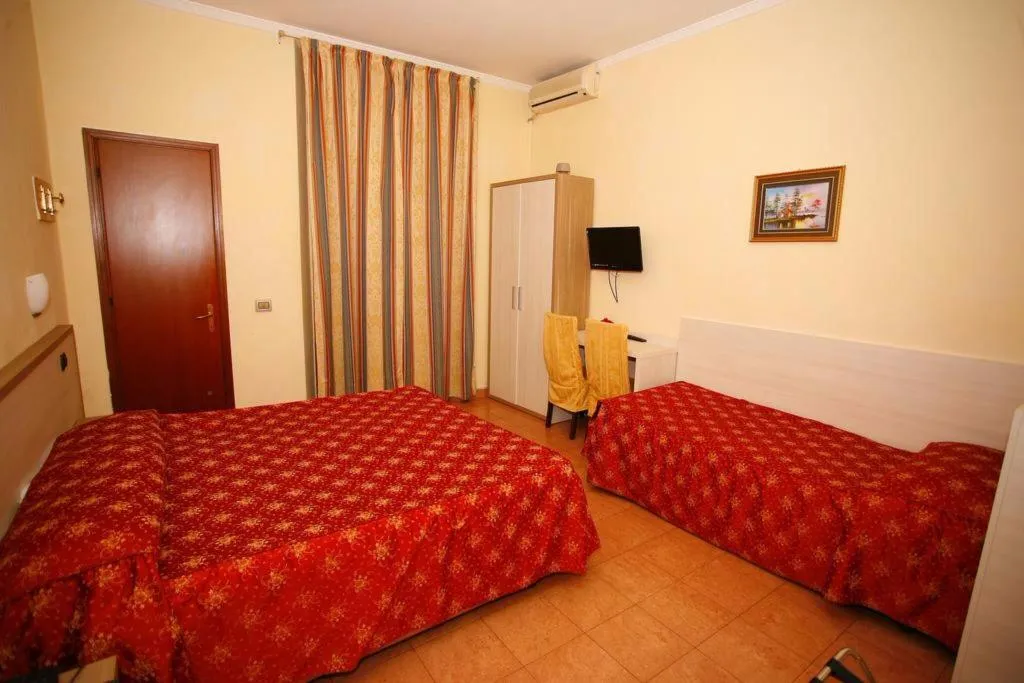TRIPLE TWO BEDS Room, Adler, Milan