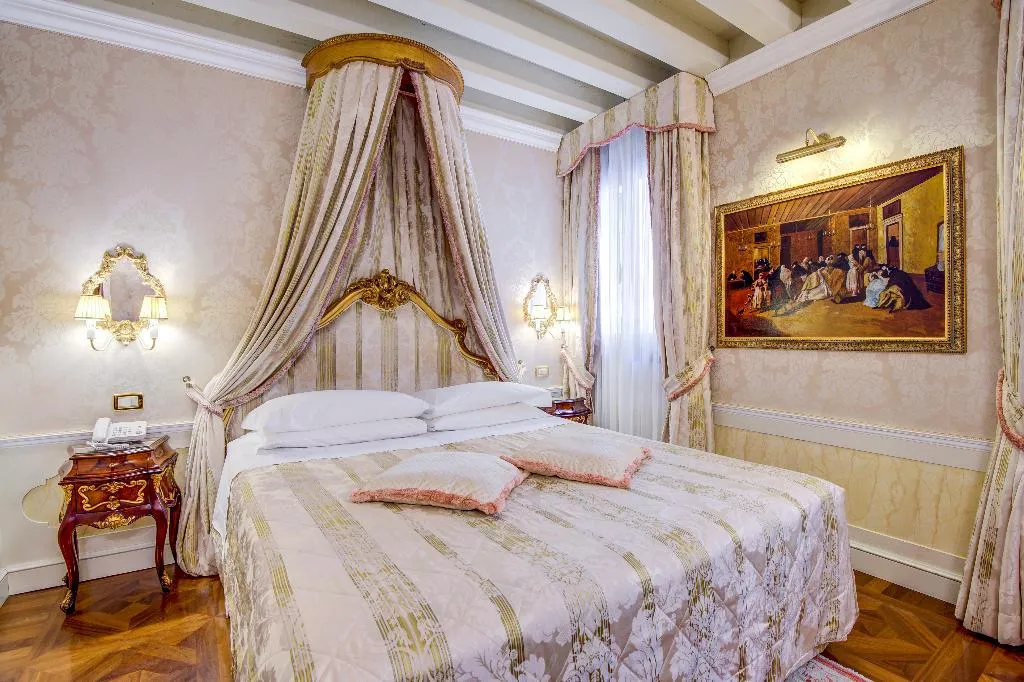 Double or Twin CAPACITY 2 Room, Canal Grande, Venice