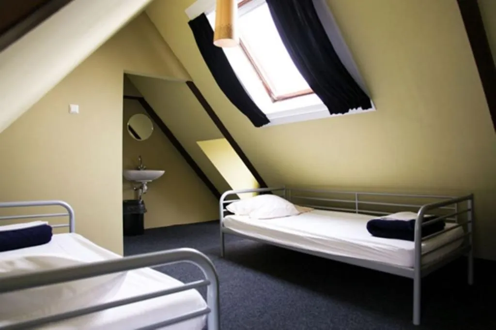 TWIN STANDARD Room, Flying Pigs Uptown Hostel Amsterdam, Amsterdam
